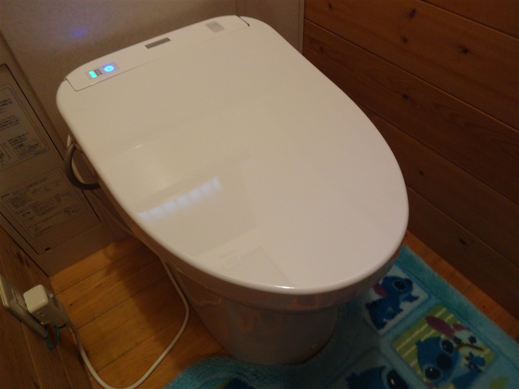 家を建てた時からある1・2Fのトイレ便座が調子悪いので取替え