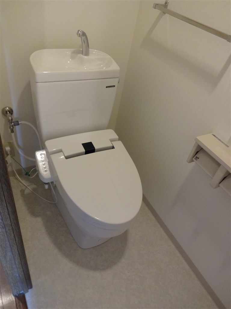 うちのマンションのトイレは壁からの排水なんです。上層階　2
