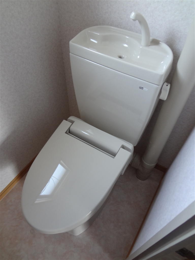 アパート　トイレの結露に長年悩みました。　Ａ