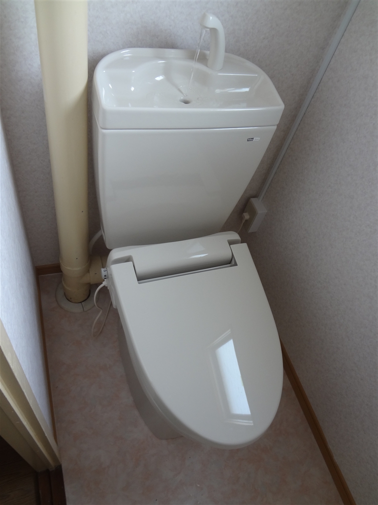 アパート　トイレの結露に長年悩みました。　Ｅ