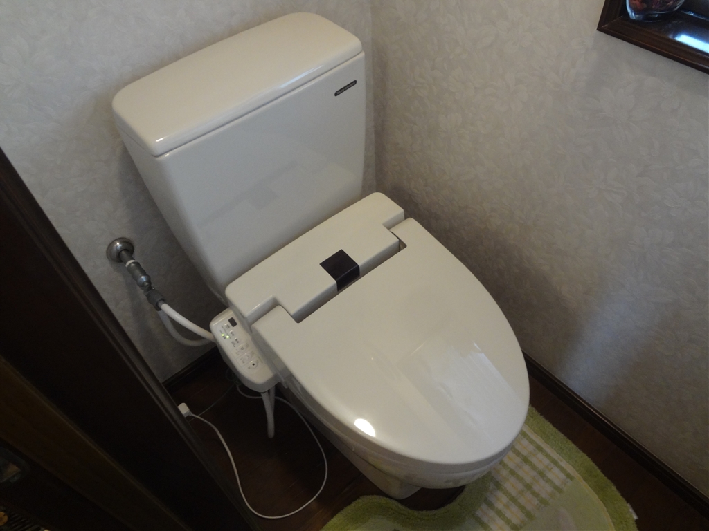 2Fはトイレを取替え！1Fは便座だけ取替えてください！