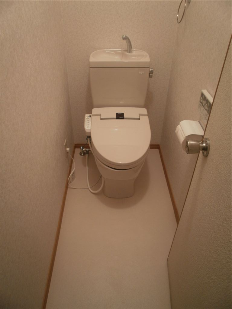 この際、2Fのトイレを洋式にします。