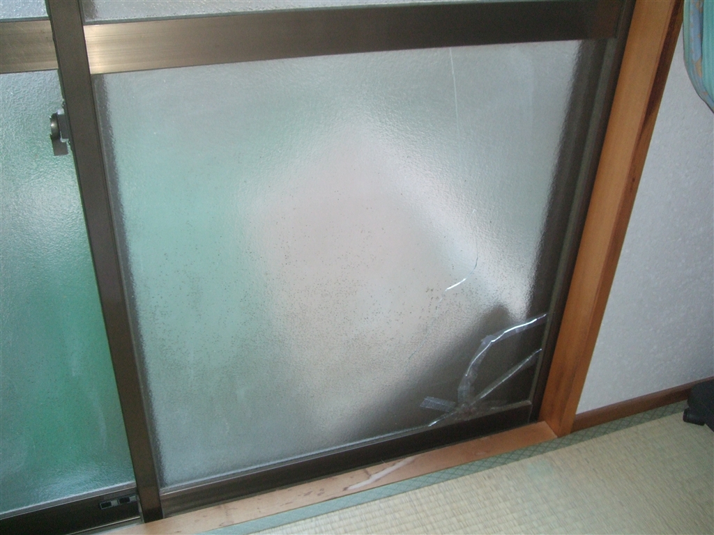 窓ガラス割れてしまいました 補修を 施工事例 静岡県でリフォームをするならリフォームのひろば