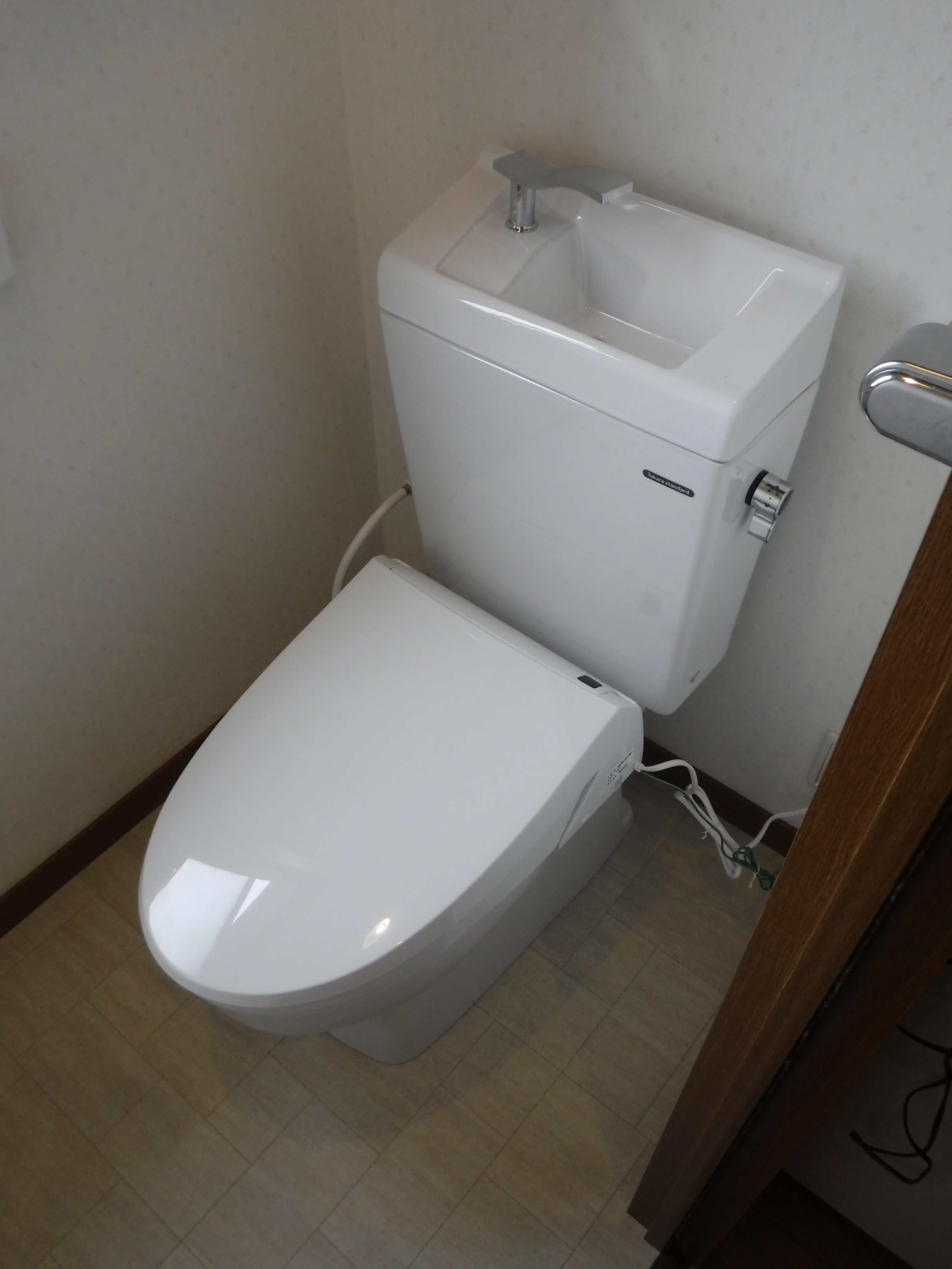 2Fのトイレも漏れてた・・・一緒に！