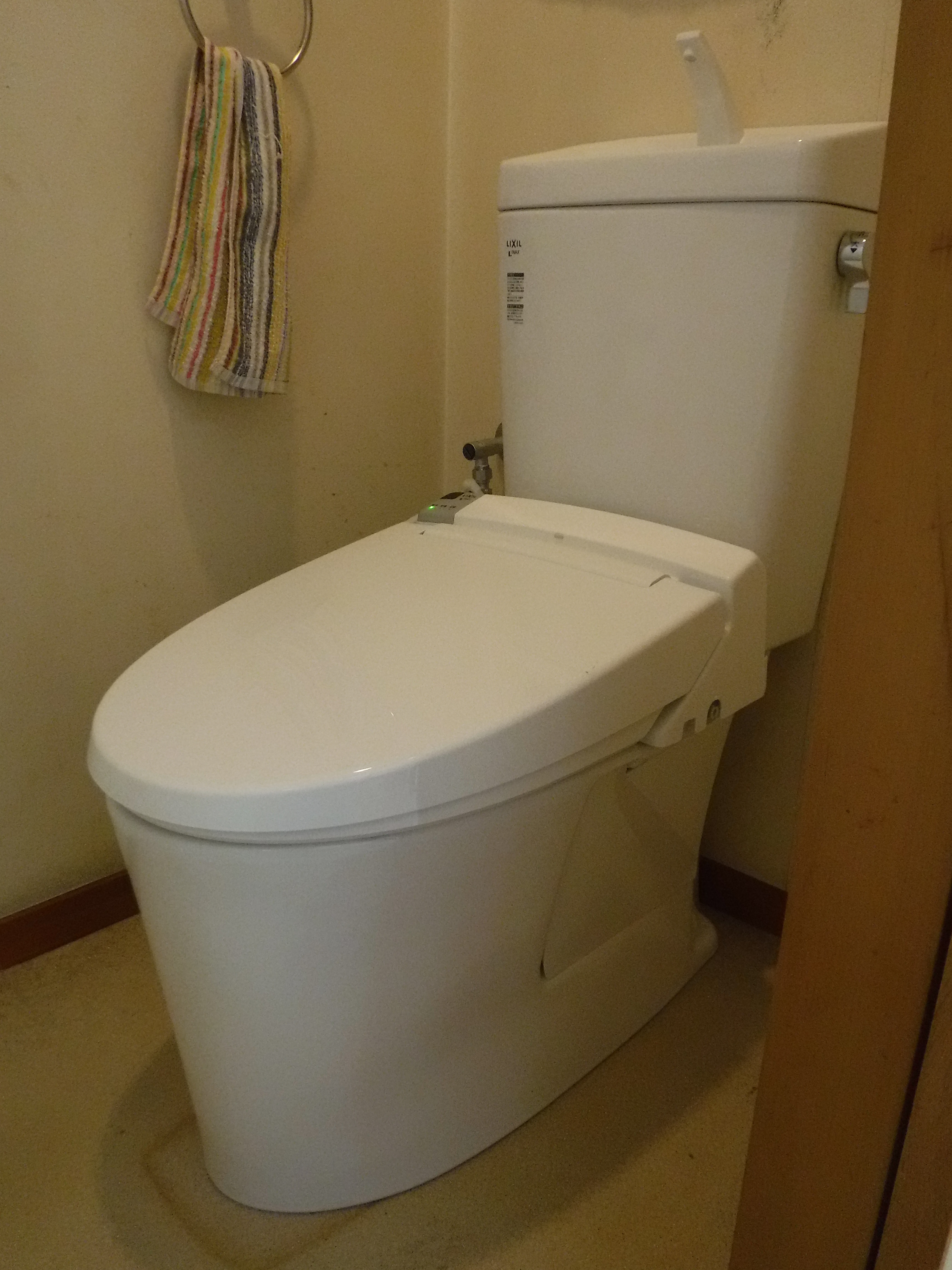 2Fのトイレ臭い・・・取替えてください。：施工事例｜静岡県でリフォームをするならリフォームのひろば