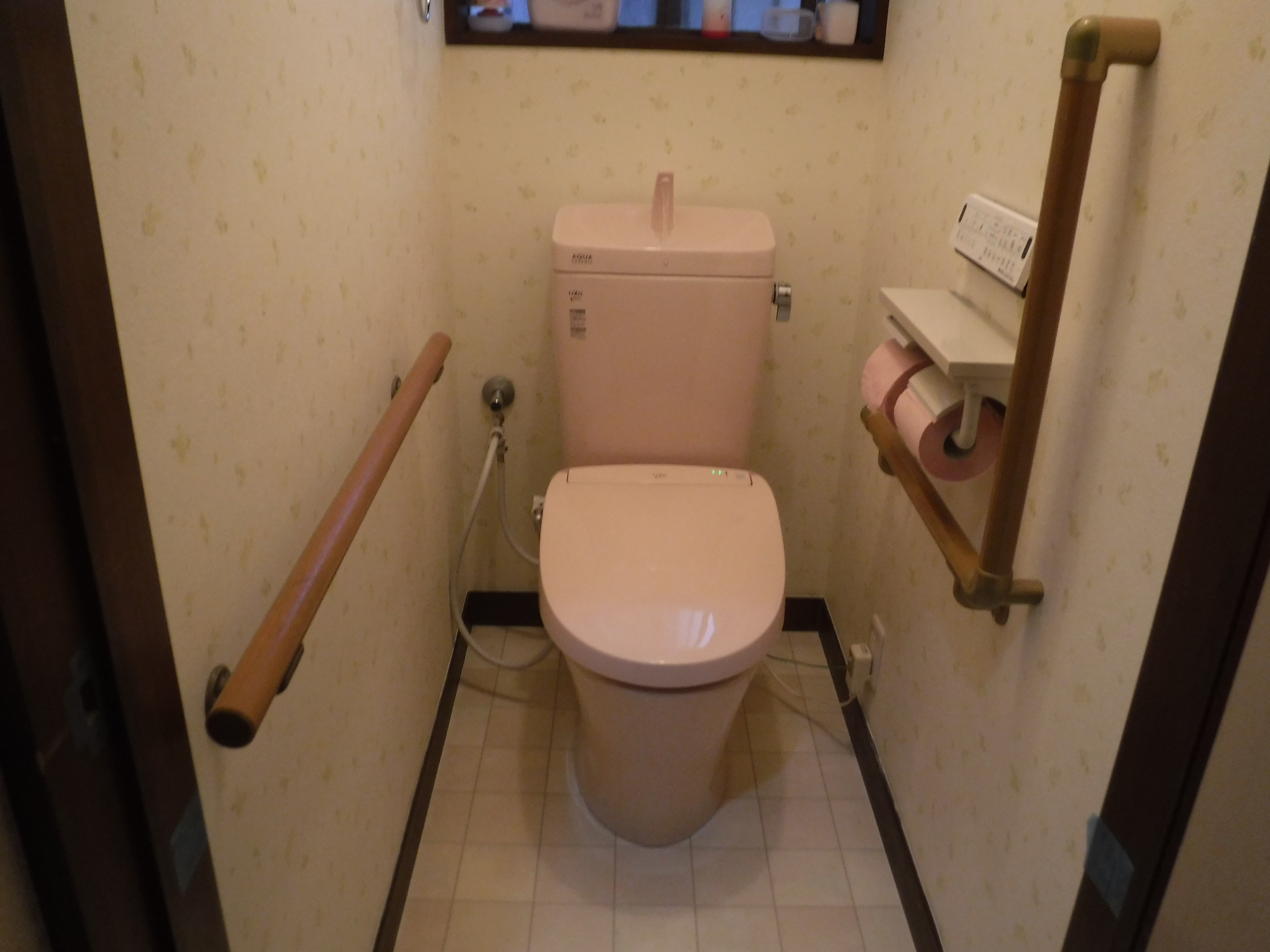 浴室の補修費用を抑えたので、トイレ取替え♪手すり取付変更
