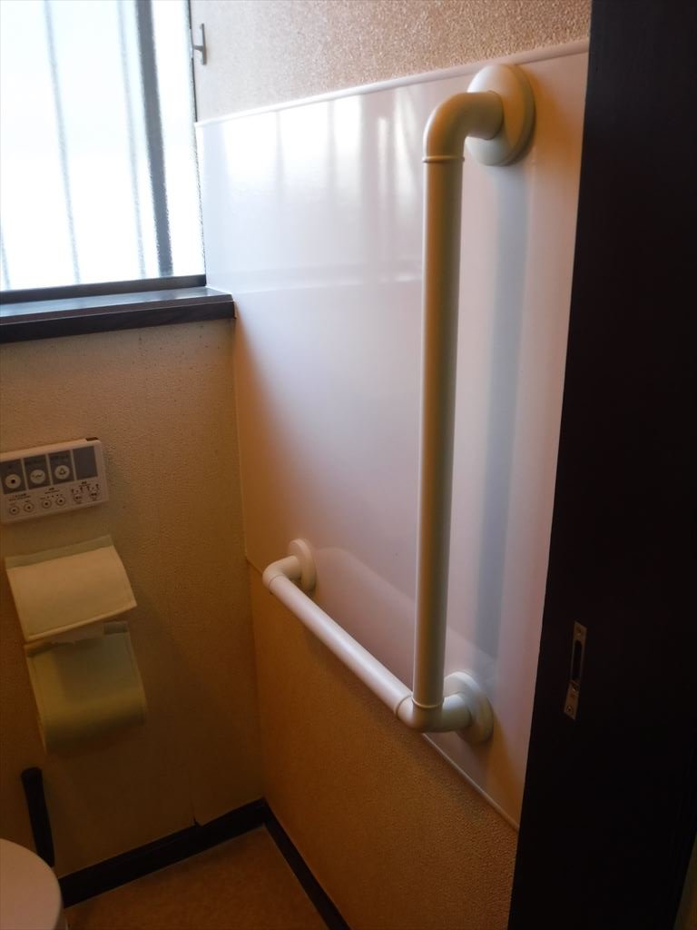 毎年現れるなぁ～トイレに手すりを介護保険で！1F