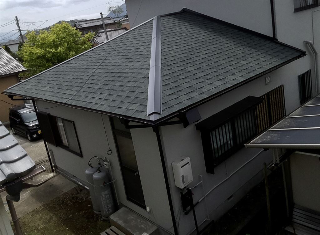 この先どうしよ？台風で瓦飛んだ！下屋根　西側面　空撮