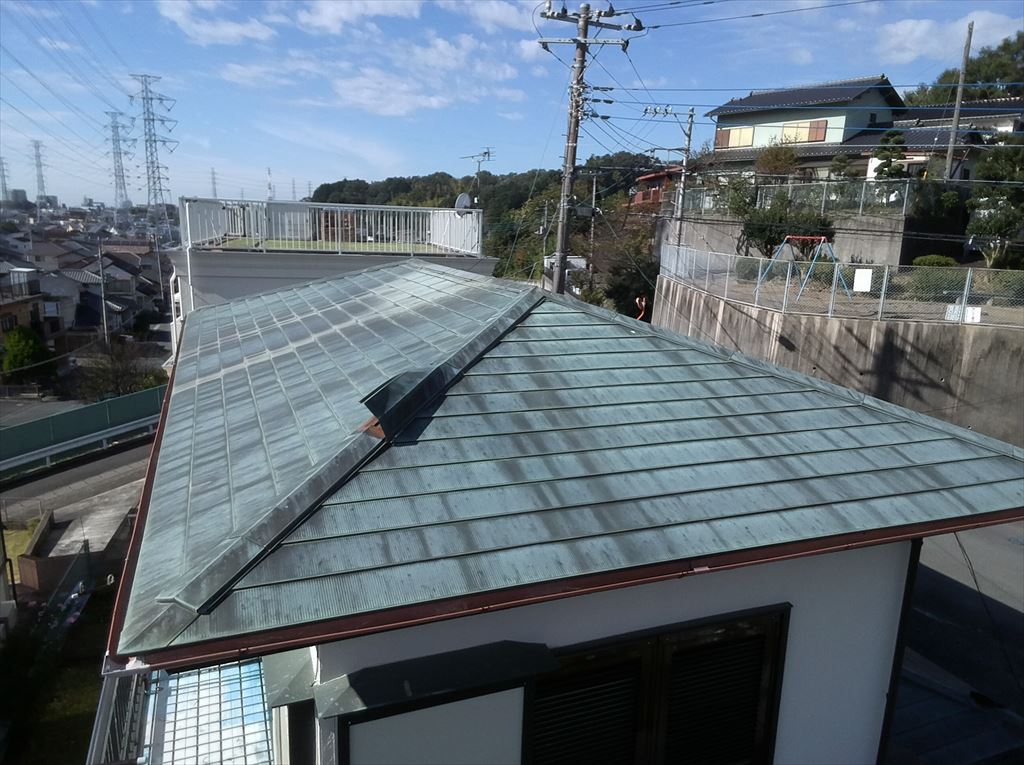 雨漏りして全改装 既設銅板の屋根　漏水現状