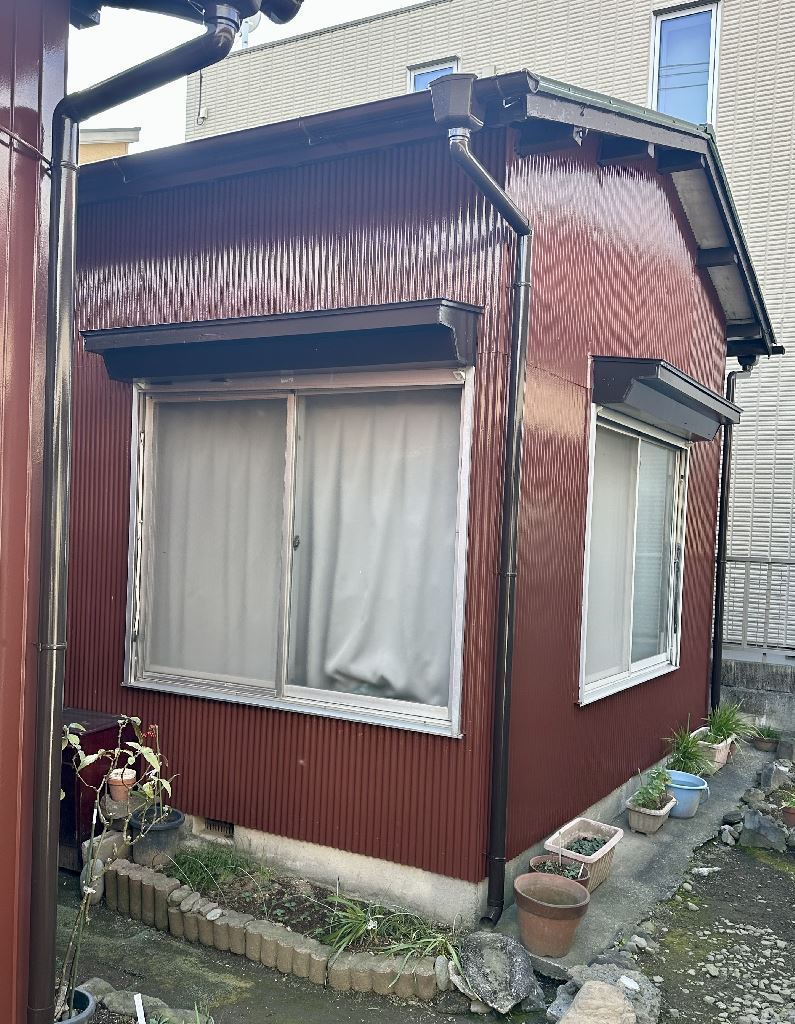 トタンの家なんですが・・・離れ　外壁