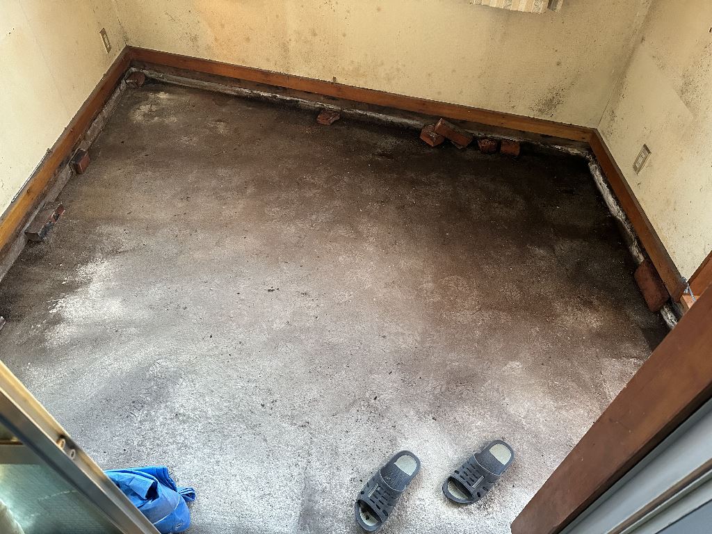 このビルを維持したい。４Ｆプレハブ小屋　断捨離　床解体