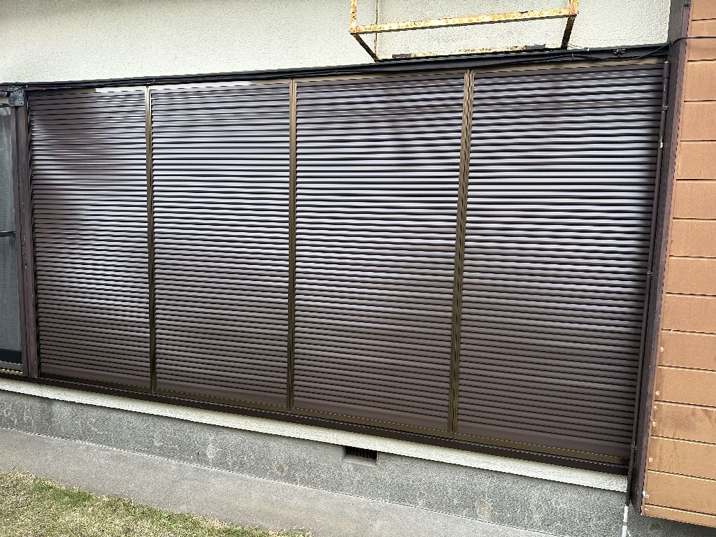 1Ｆの雨戸全てが重たくて動かない・・・真ん中