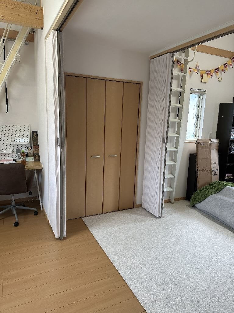 住み続けて検討した結果！2F子供部屋　アコーディオンカーテン